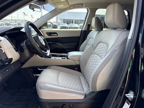 Used 2022 Nissan Pathfinder SV AWD/4WD image 6