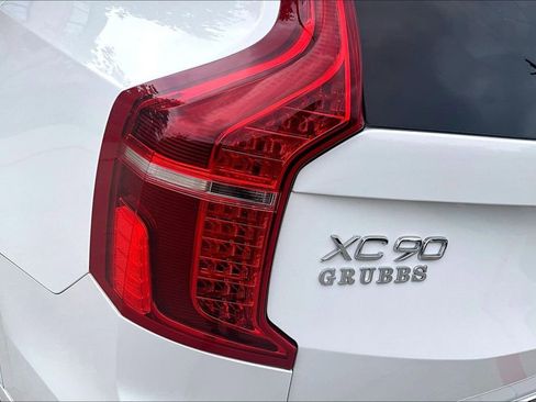 Used 2022 Volvo XC90 T6 Momentum w/ Protection Package Premier AWD/4WD image 43