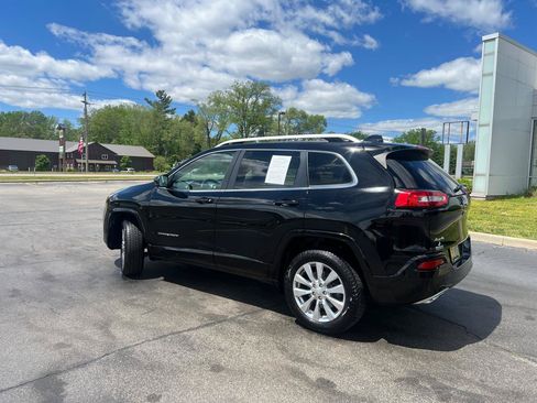 Used 2018 Jeep Cherokee Overland w/ Technology Group AWD/4WD image 4
