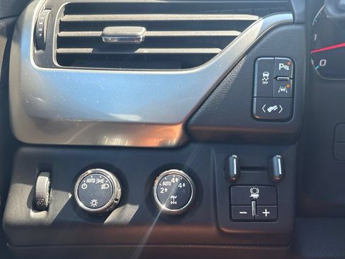 Used 2016 Chevrolet Suburban LT AWD/4WD image 40