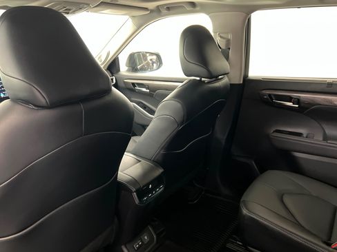 Used 2026 Toyota Highlander Limited AWD/4WD image 21