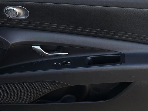 Certified 2024 Hyundai Elantra SE image 19