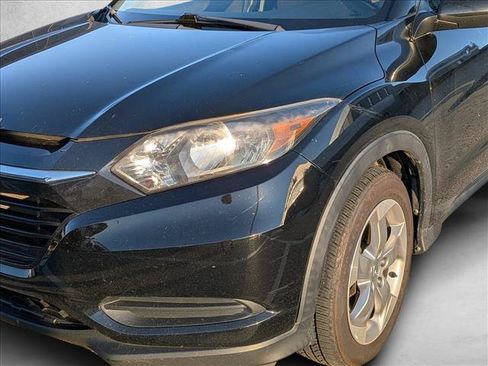 Used 2017 Honda HR-V LX image 10