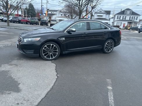 Used 2018 Ford Taurus Limited image 28