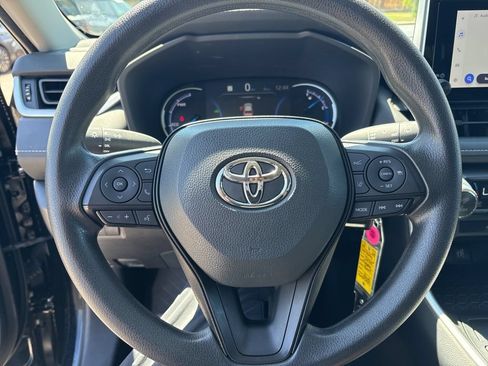 Used 2025 Toyota RAV4 LE AWD/4WD image 19