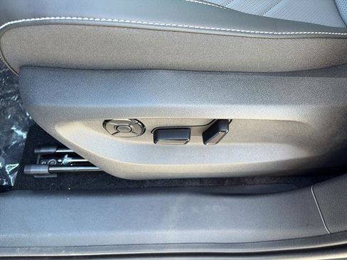 New 2025 Volkswagen Tiguan SE image 15