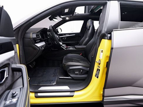 Used 2021 Lamborghini Urus image 36