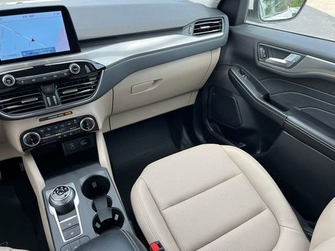 Certified 2022 Ford Escape Titanium FWD image 35
