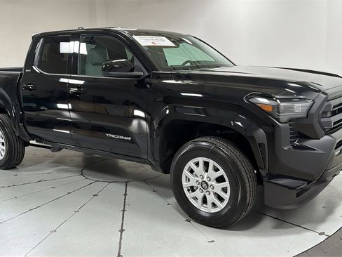 Certified 2025 Toyota Tacoma SR5 image 3