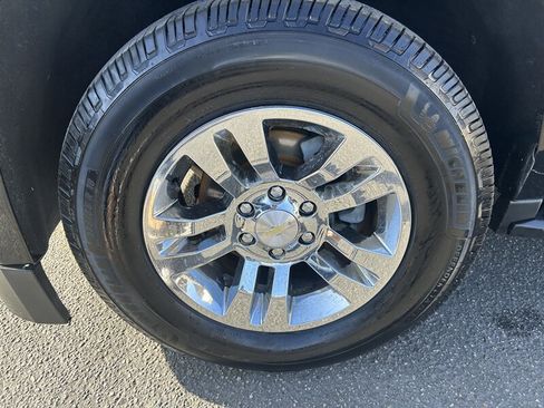 Used 2017 Chevrolet Suburban LT image 23