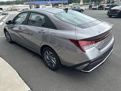 Used 2024 Hyundai Elantra SEL image 6