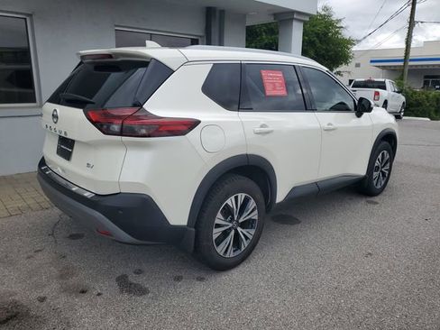 Certified 2021 Nissan Rogue SV w/ Premium Package FWD image 8