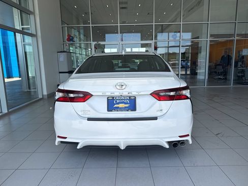Used 2024 Toyota Camry SE FWD image 6