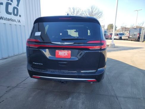 New 2026 Chrysler Pacifica Pinnacle image 23