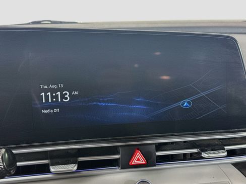 Used 2025 Hyundai Elantra Limited FWD image 21