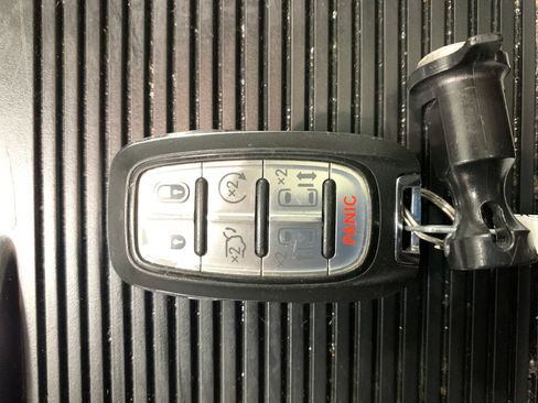 Used 2019 Chrysler Pacifica Limited FWD image 17