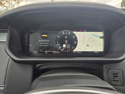 Certified 2025 Land Rover Discovery Dynamic SE image 28