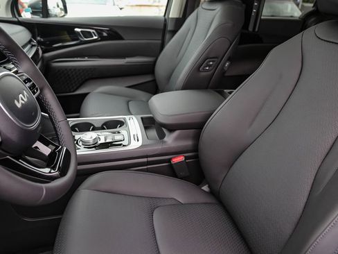 Certified 2025 Kia Carnival SX Prestige FWD image 16