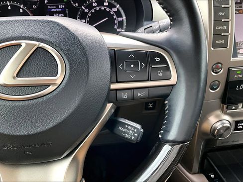 Used 2021 Lexus GX 460 Luxury w/ Accessory Package AWD/4WD image 25