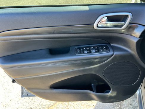 Used 2021 Jeep Grand Cherokee Laredo X image 19