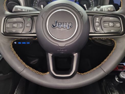 Used 2024 Jeep Wrangler Unlimited image 27