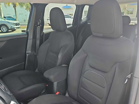 Used 2018 Jeep Renegade Latitude w/ Cold Weather Group image 13