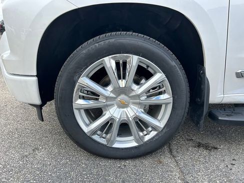 Used 2023 Chevrolet Silverado 1500 High Country w/ High Country Premium Package image 10