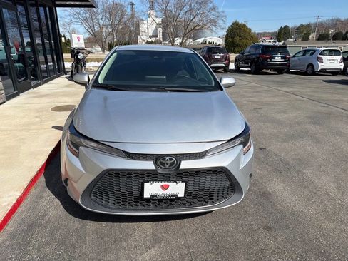 Used 2021 Toyota Corolla LE image 8