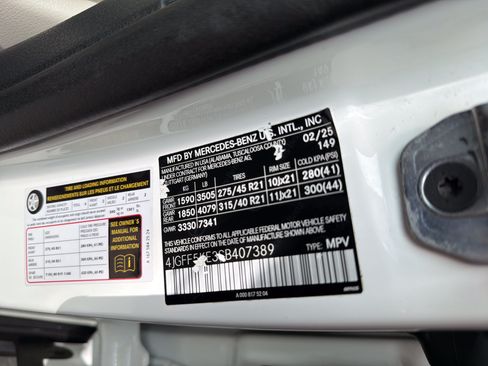 Used 2025 Mercedes-Benz GLS 450 4MATIC image 32
