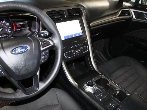 Used 2020 Ford Fusion SE FWD image 15