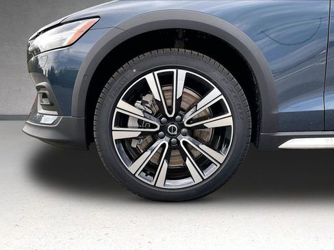 New 2026 Volvo V60 B5 Cross Country Ultra w/ Protection Package Premier AWD/4WD image 13