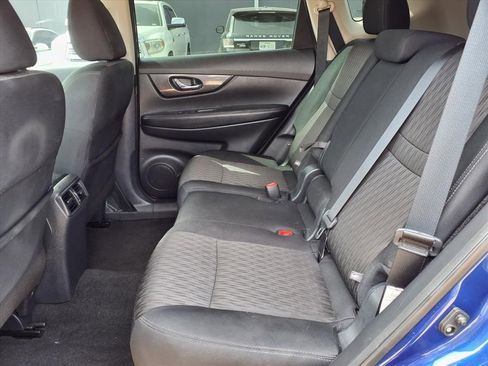 Used 2019 Nissan Rogue SV image 8