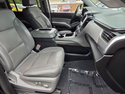Used 2019 Chevrolet Suburban LT RWD image 21