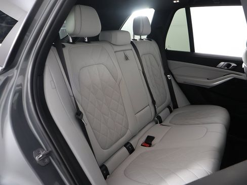 Used 2024 BMW X5 xDrive40i w/ Parking Assistance Package image 31