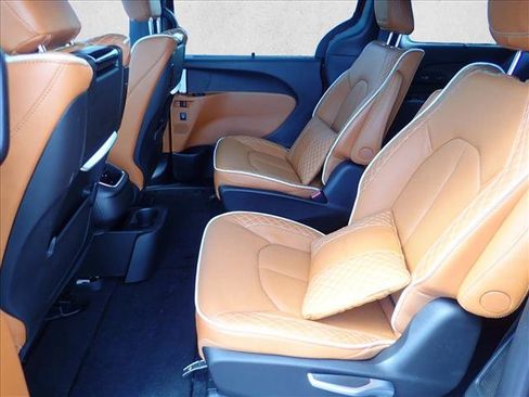 New 2026 Chrysler Pacifica Pinnacle image 10