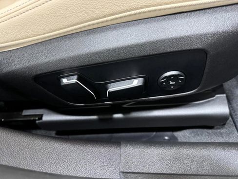 Used 2025 BMW 330i xDrive Sedan w/ Convenience Package image 20