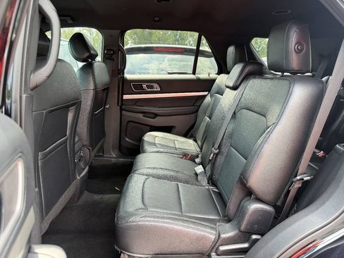 Used 2016 Ford Explorer XLT w/ Equipment Group 202A FWD image 10