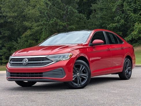 Used 2022 Volkswagen Jetta SE w/ Panoramic Sunroof Package FWD image 4
