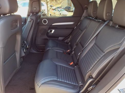 Used 2025 Land Rover Discovery Dynamic SE AWD/4WD image 6