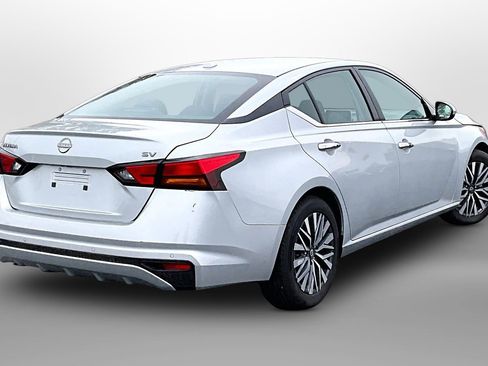 Used 2023 Nissan Altima 2.5 SV FWD image 11