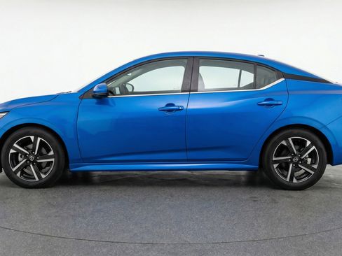 Used 2025 Nissan Sentra SV image 5