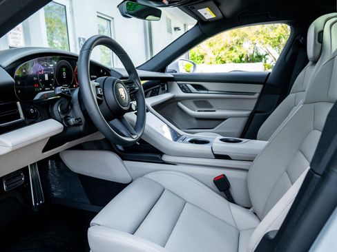 Used 2025 Porsche Taycan RWD image 20