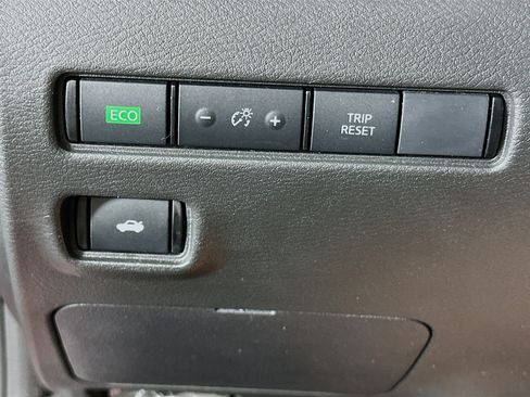 Used 2025 Nissan Sentra SV FWD image 16