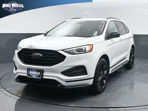 Used 2022 Ford Edge SE w/ Black Appearance Package image 3