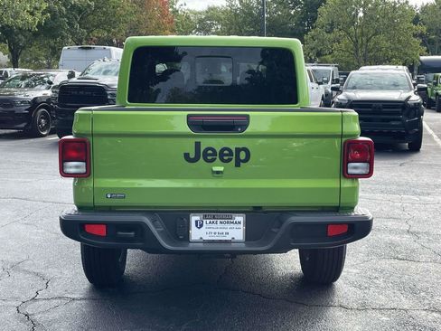 New 2025 Jeep Gladiator Sport AWD/4WD image 8