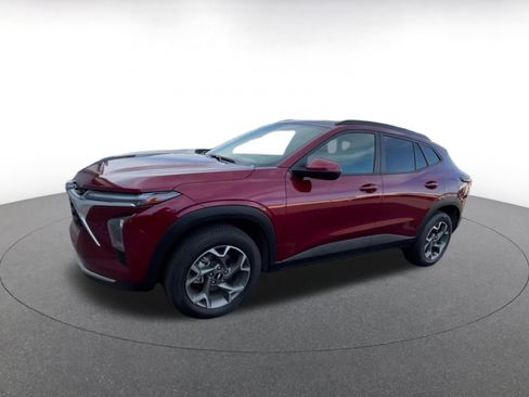 Used 2025 Chevrolet Trax LT image 8