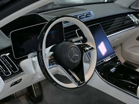 Used 2024 Mercedes-Benz Maybach S 680 Maybach S 680 4MATIC Sedan image 25