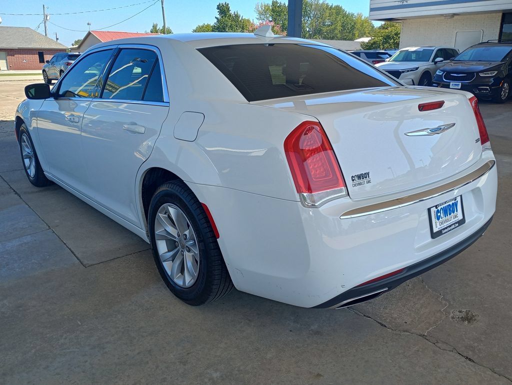 Used 2023 Chrysler 300 Touring RWD image 3