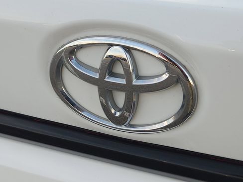 Used 2021 Toyota Corolla LE image 22