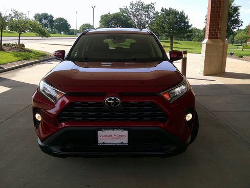 Used 2019 Toyota RAV4 XLE Premium w/ Cold Weather Package AWD/4WD image 3